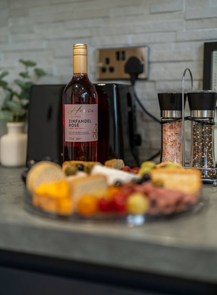 7708b6a12dd14647a9a679379c5a77f5