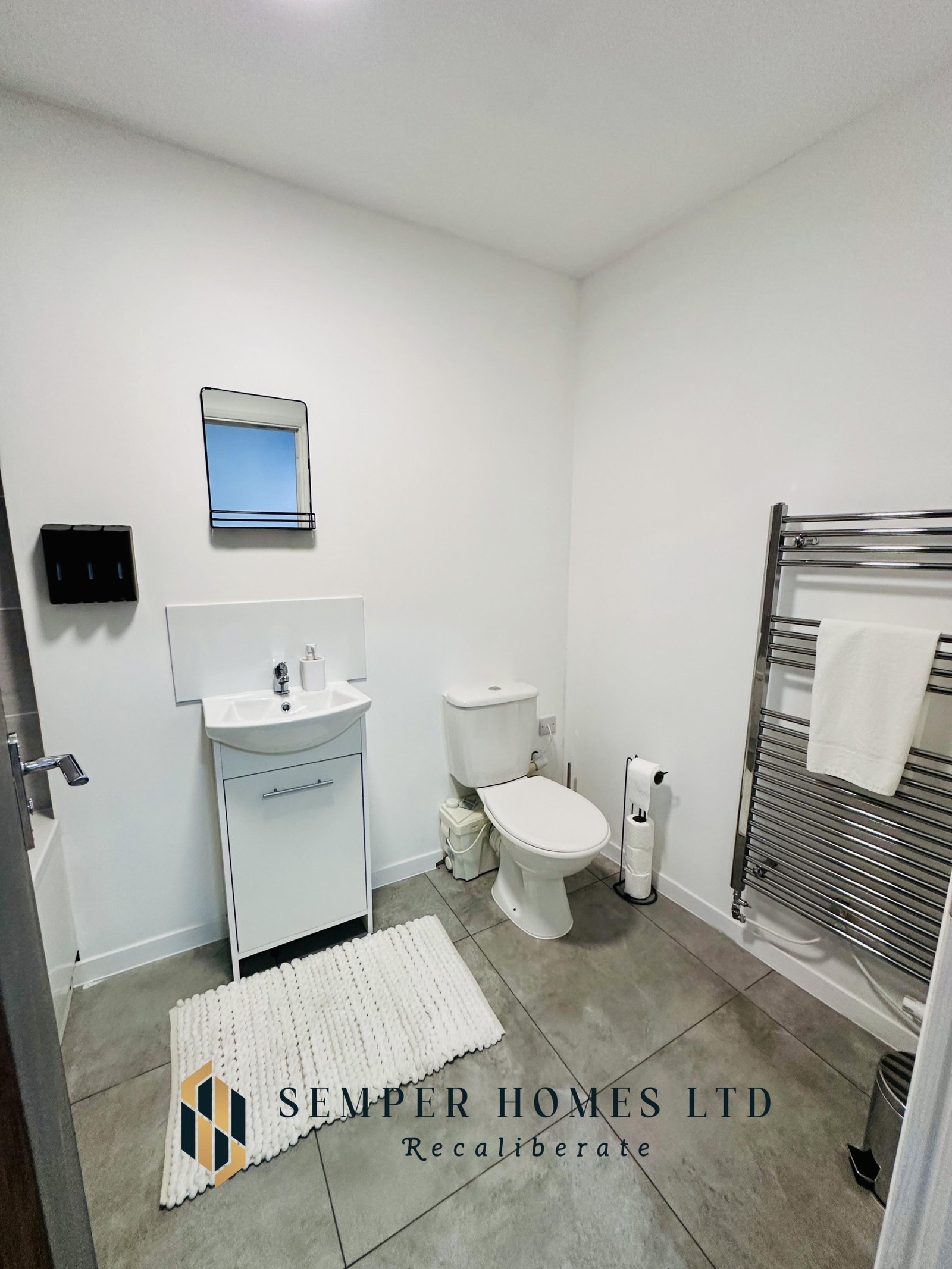 bathroom-WC-vanity-vacation-rental-high-street-mexborough-UK