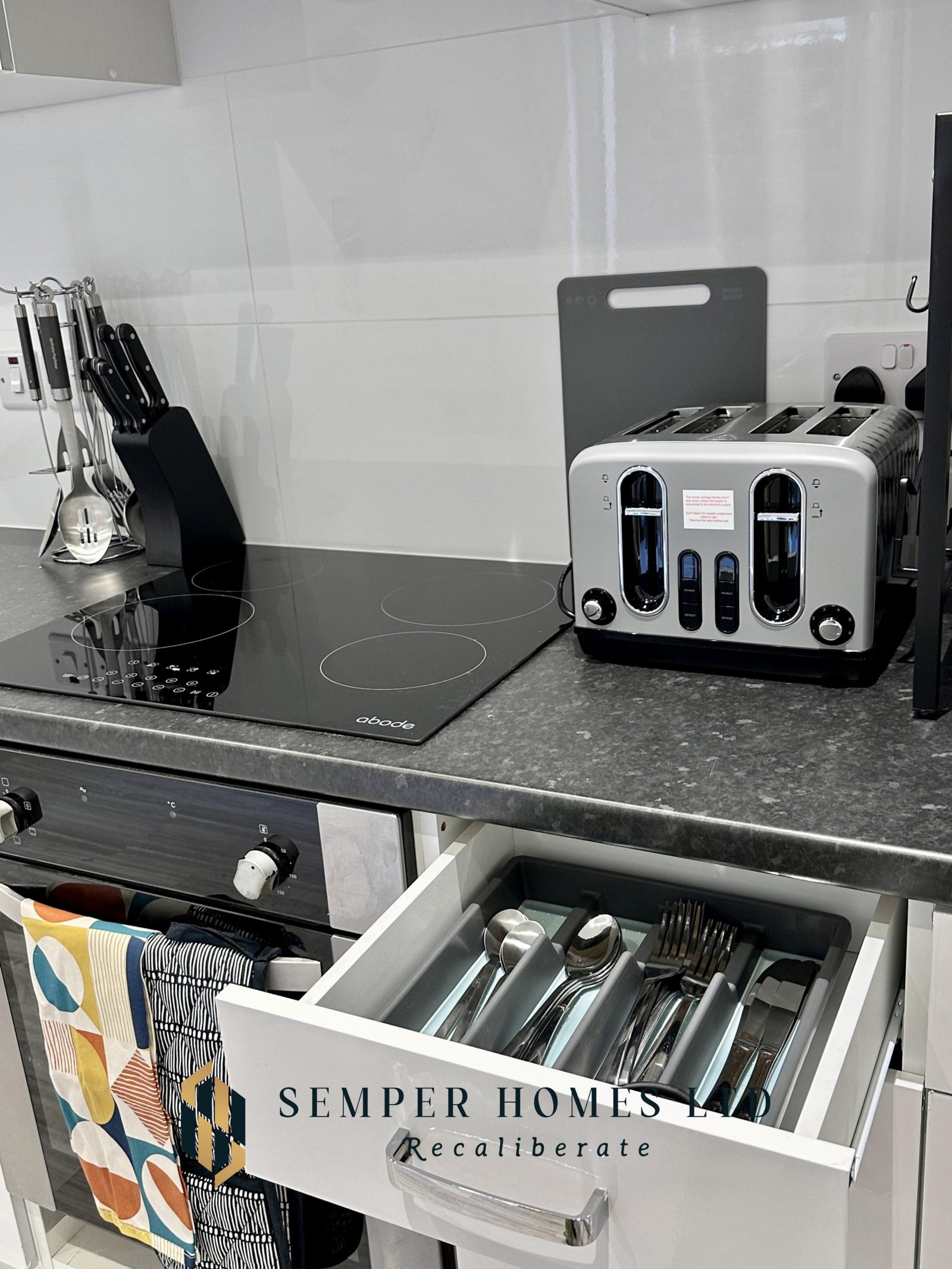 fullyequippedkitchen-toaster-vacation-rental-high-street-mexborough-UK