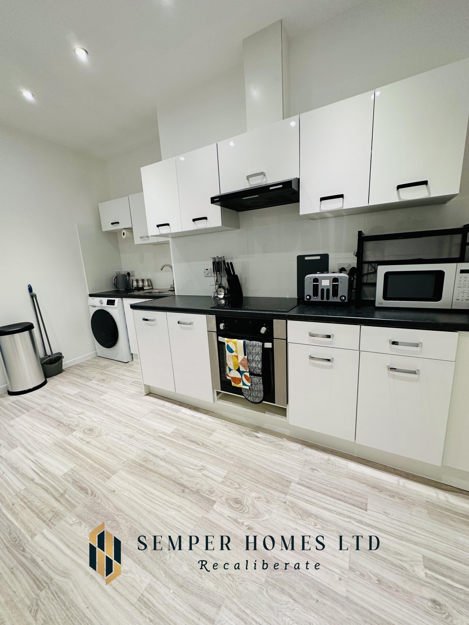 fullyequippedkitchen-washer-vacation-rental-high-street-mexborough-UK