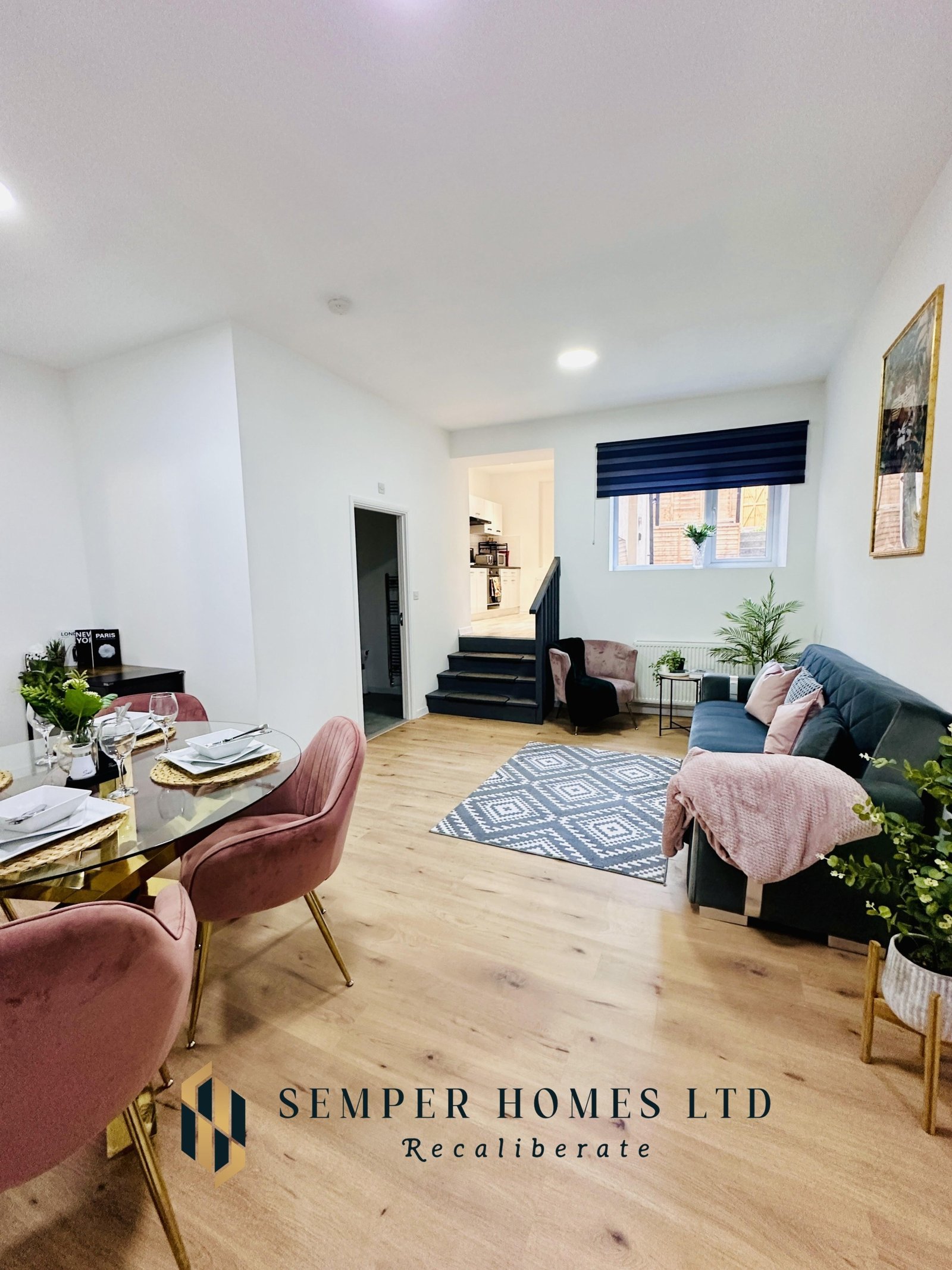 livingroom-diningarea-short-term-rental-high-street-mexborough-UK