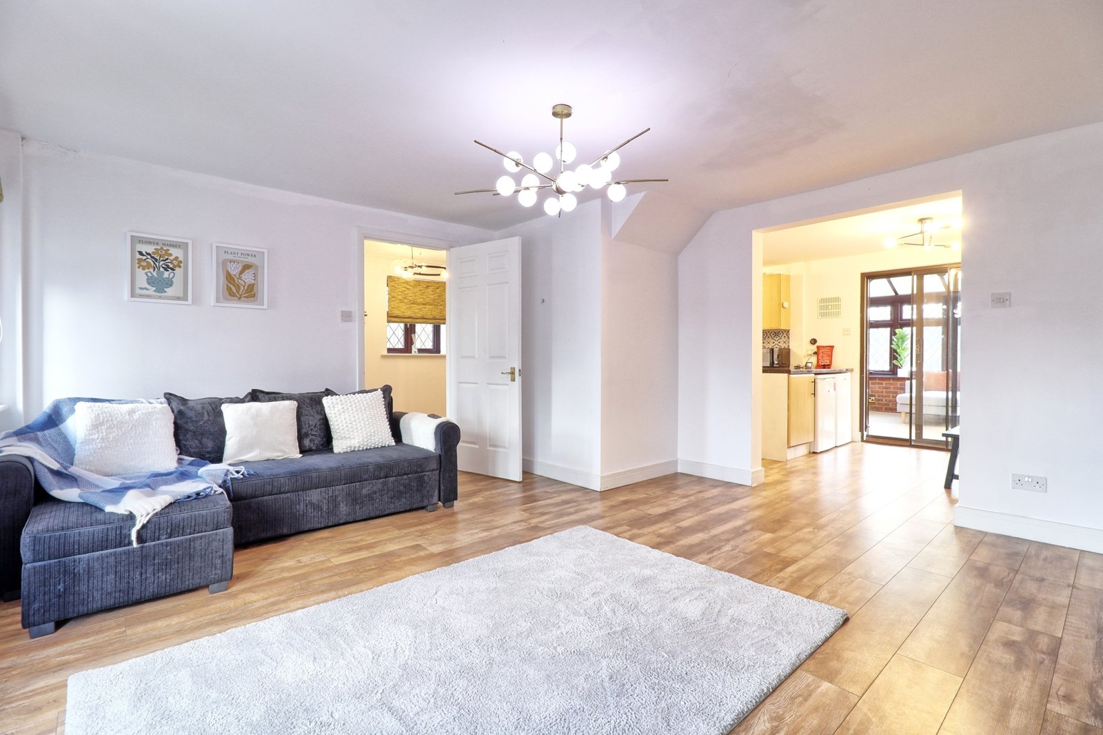 IMG_0205_6_7_easyHDR-interior3