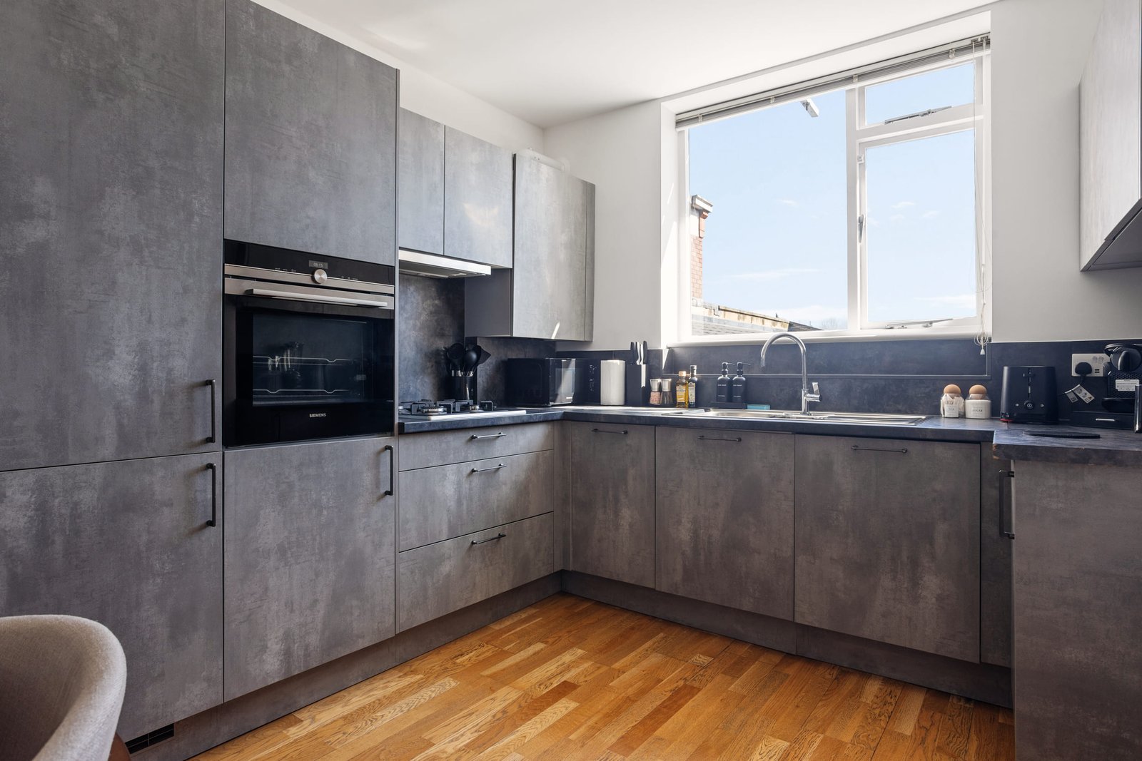 105 King_s Road SW3-8