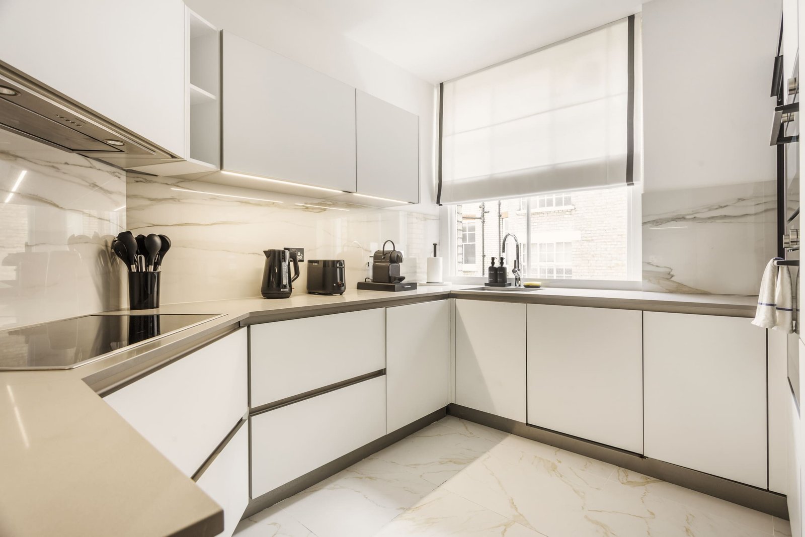 Bryanston Mansions W1H-15